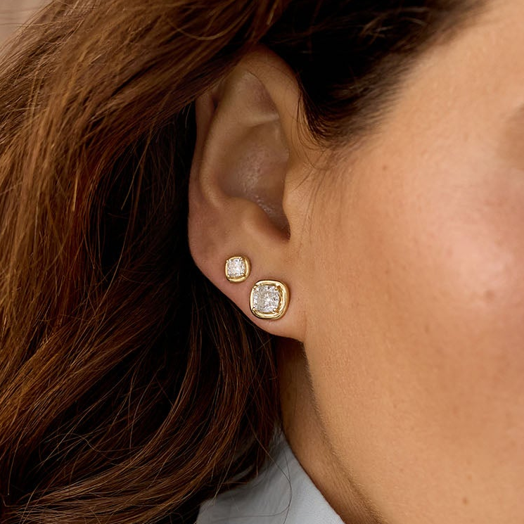 Cushion light earrings