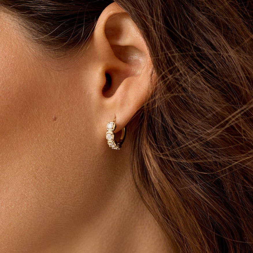 Cushion light hoops earrings