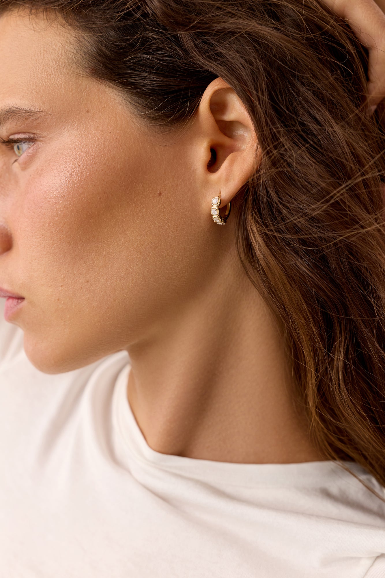Cushion light hoops earings
