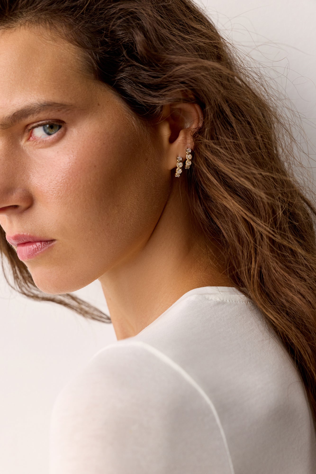 Cushion light hoops earings