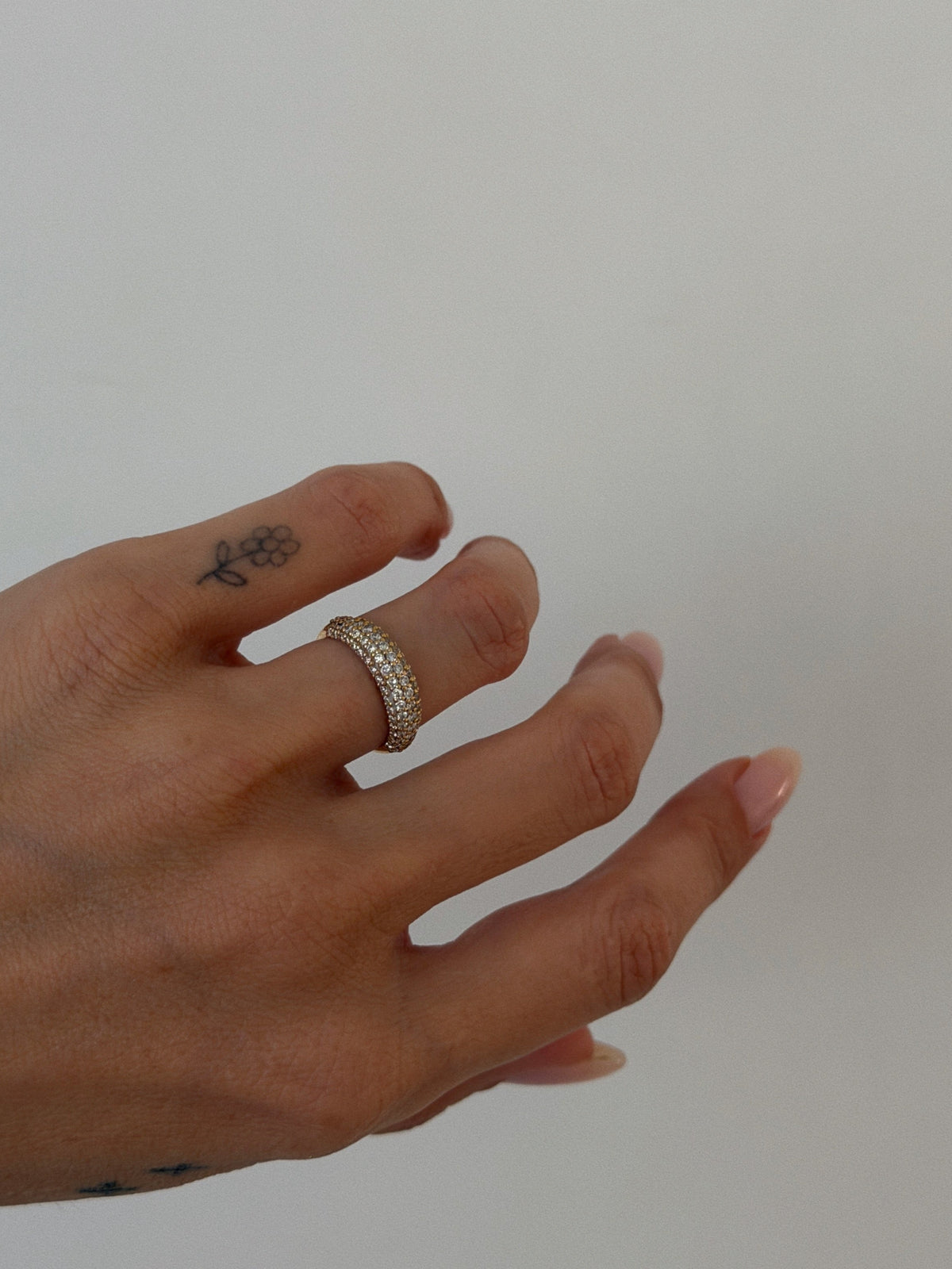 Duvet diamonds ring