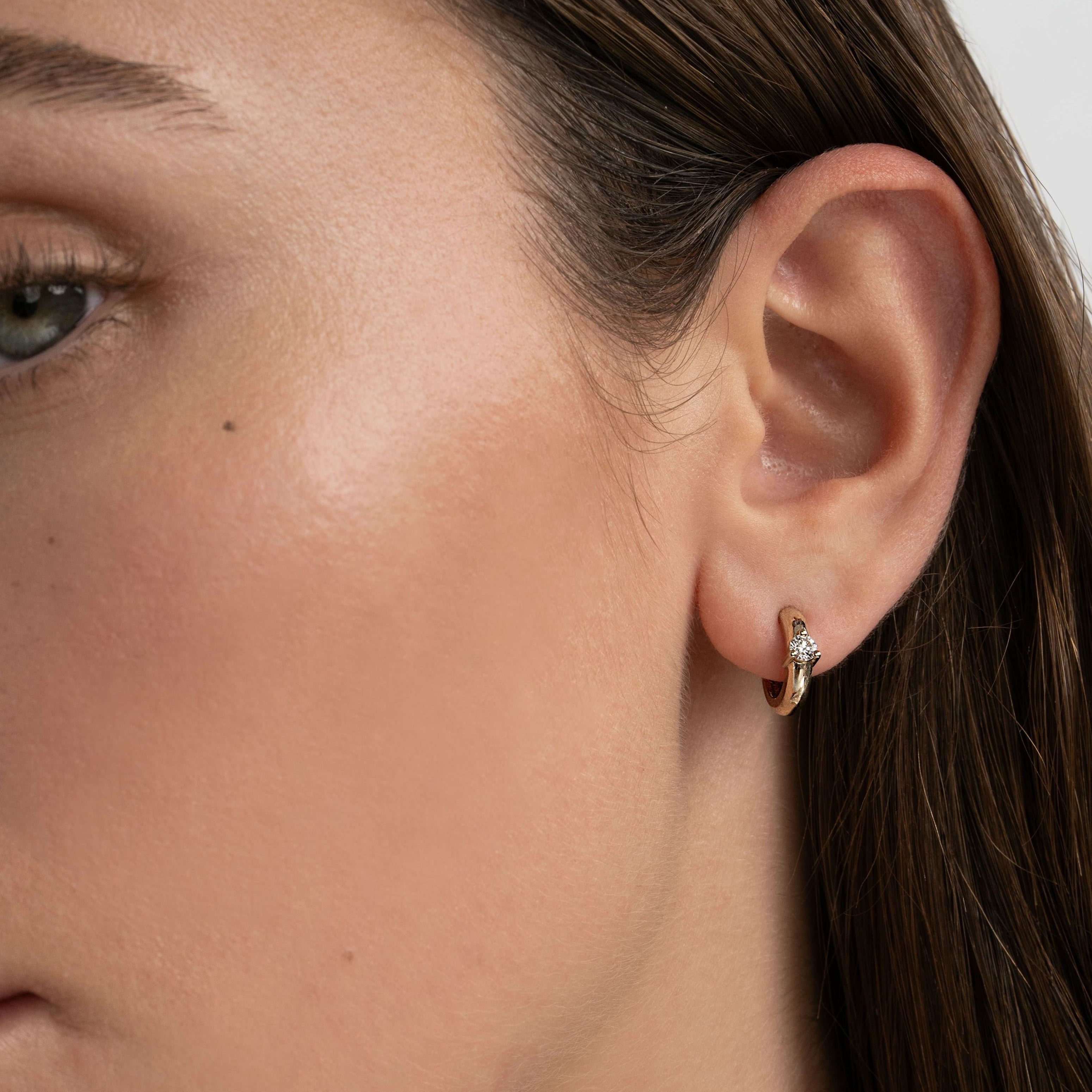 EAR Diamond Hugs