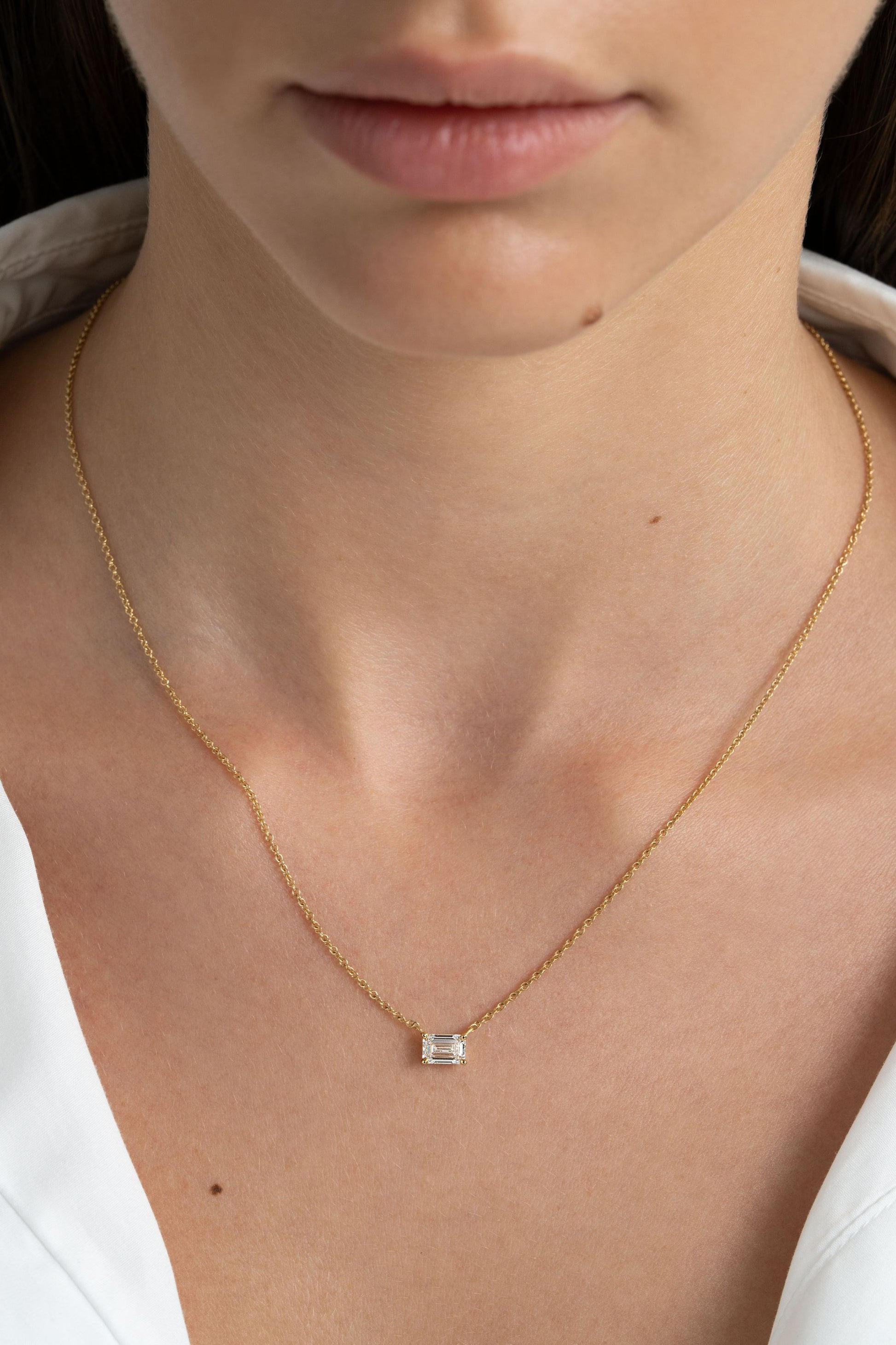 Emerald diamond necklace