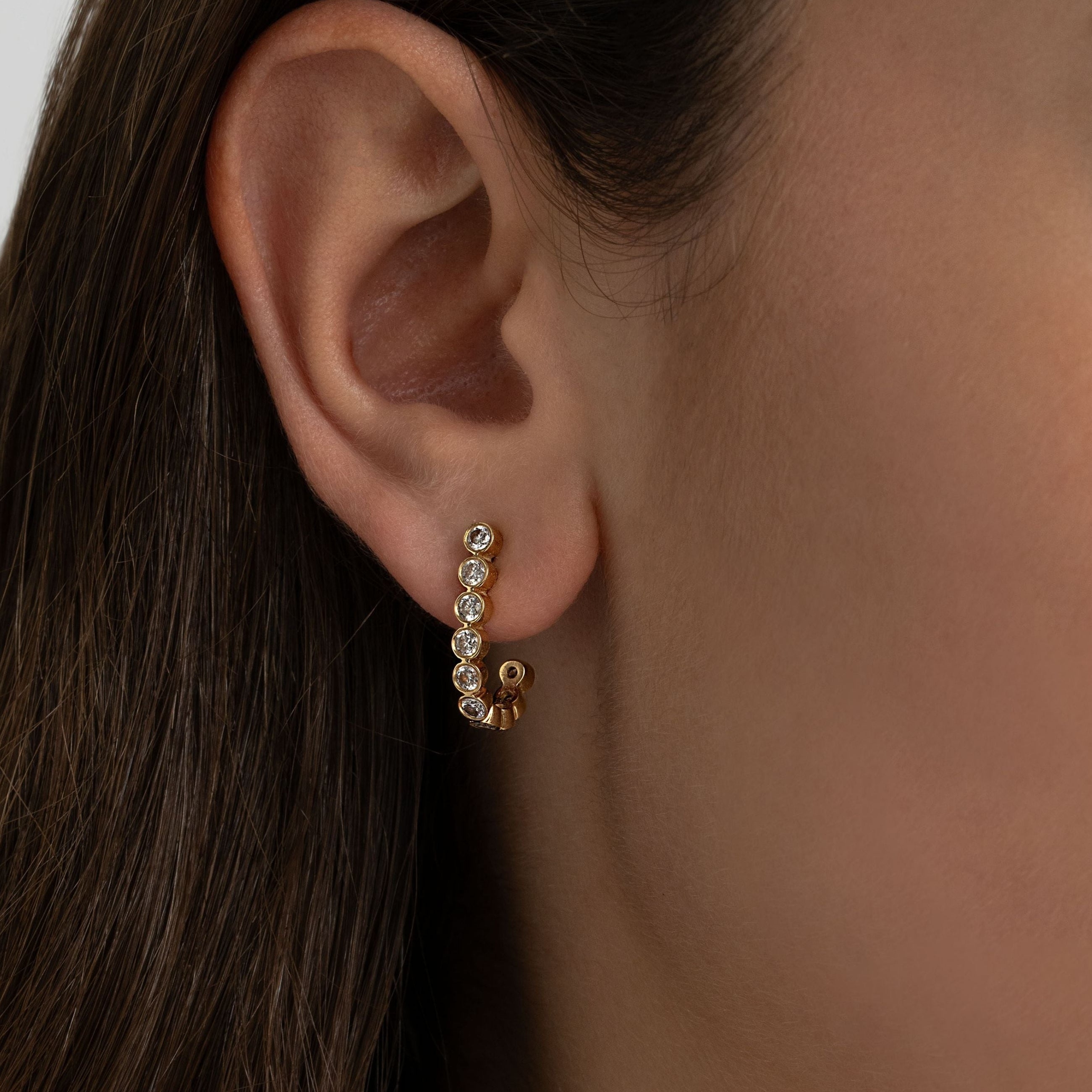 Row of Diamond Bubbles - On Ears