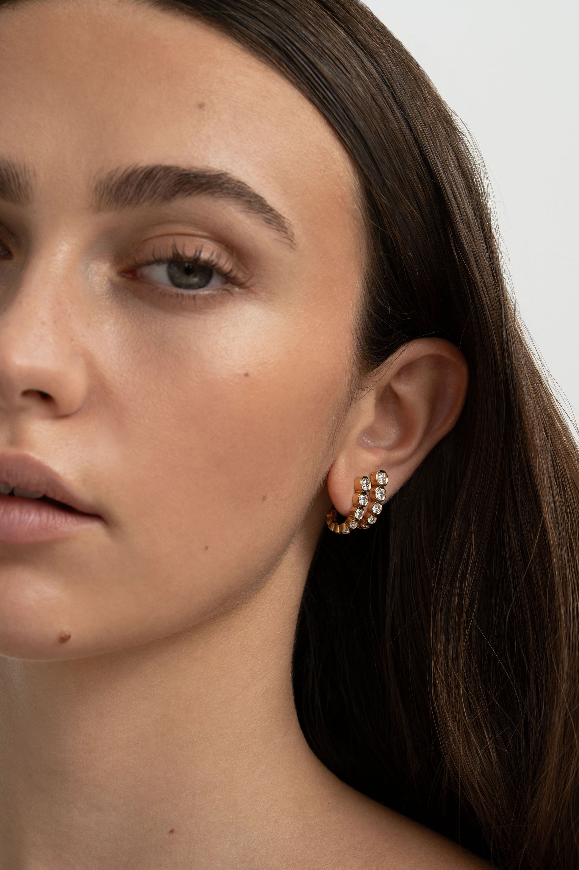 Row of Growing Diamond Bubbles - On Ears