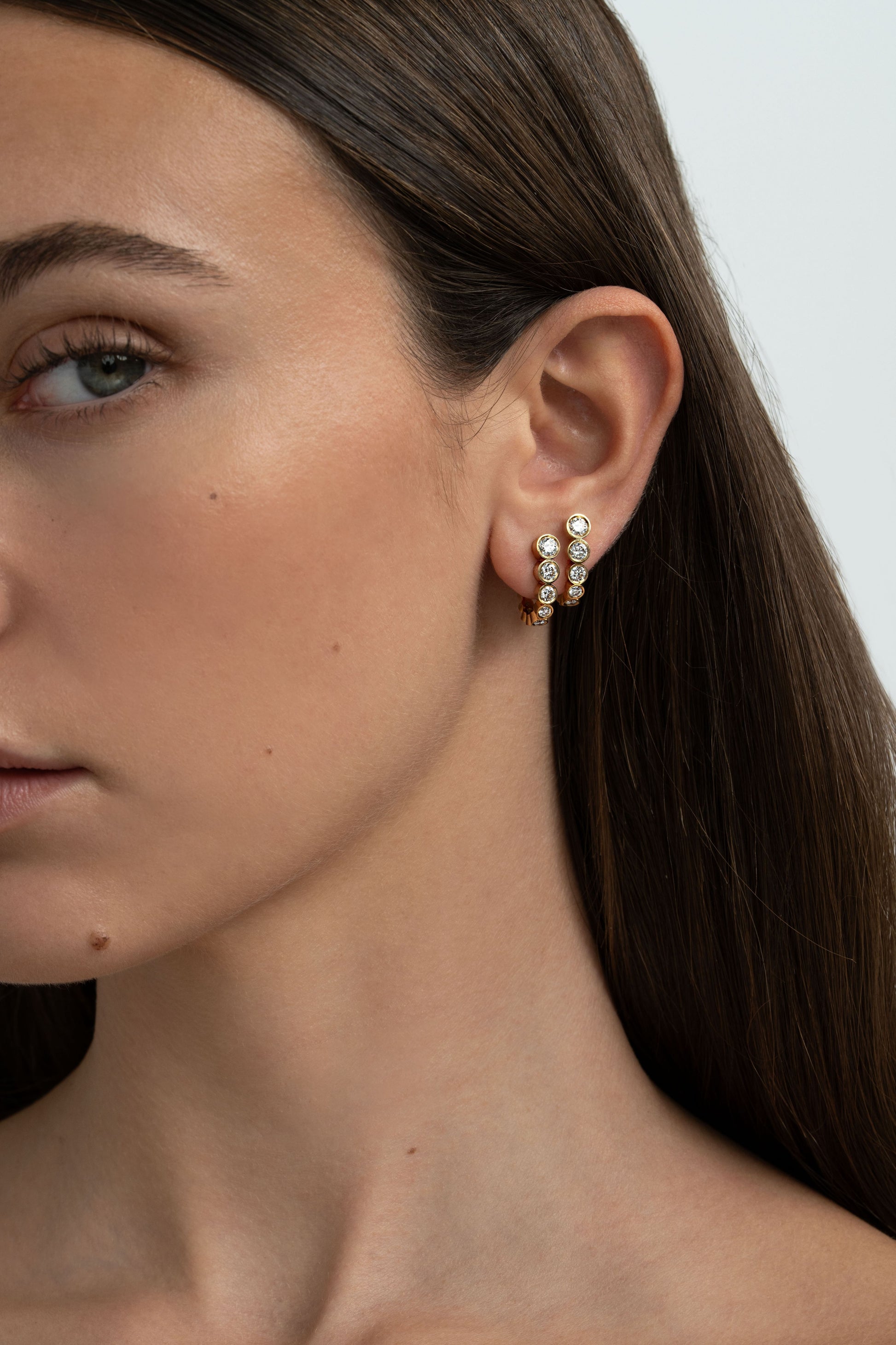 Row of Growing Diamond Bubbles - On Ears