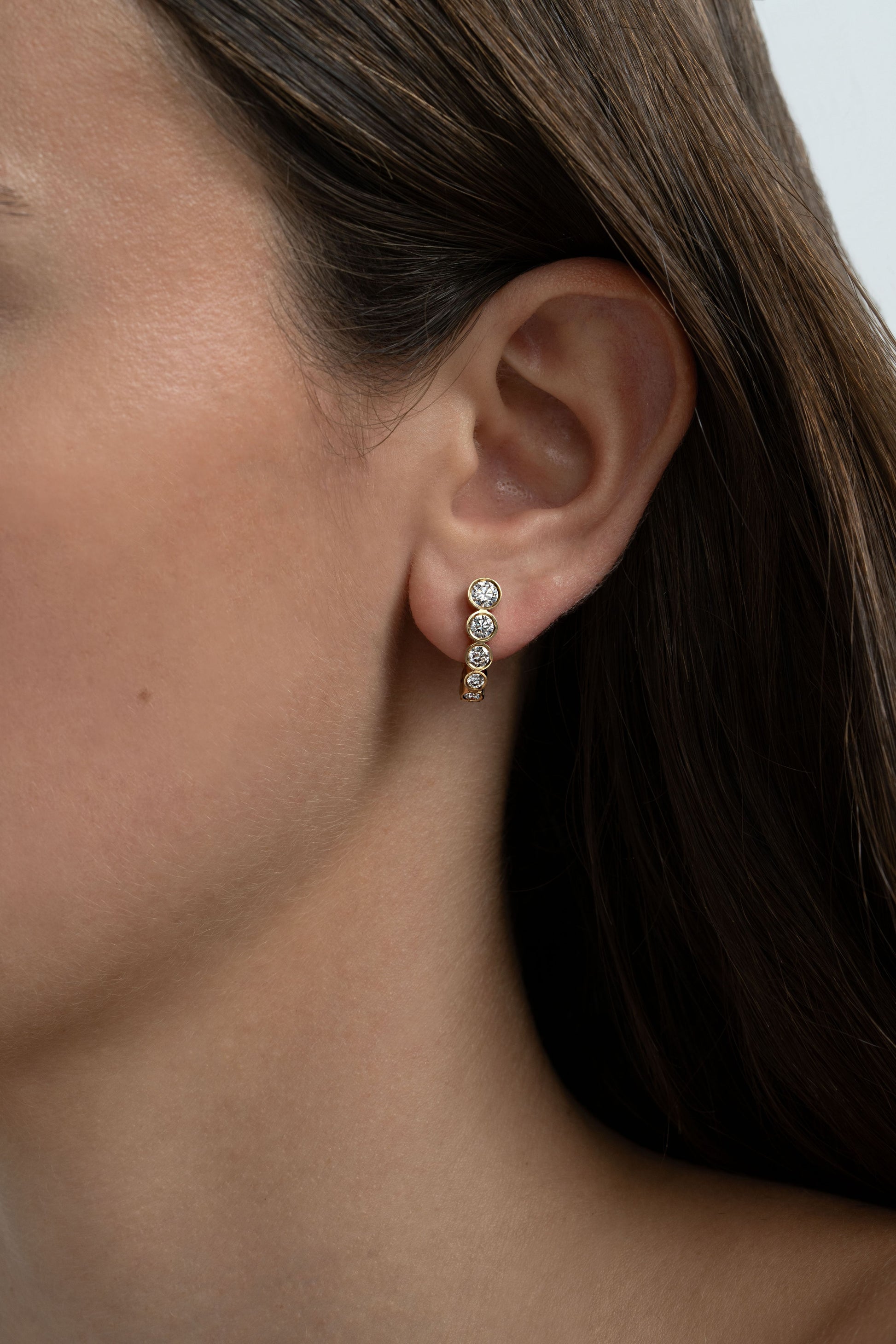 Row of Growing Diamond Bubbles - On Ears
