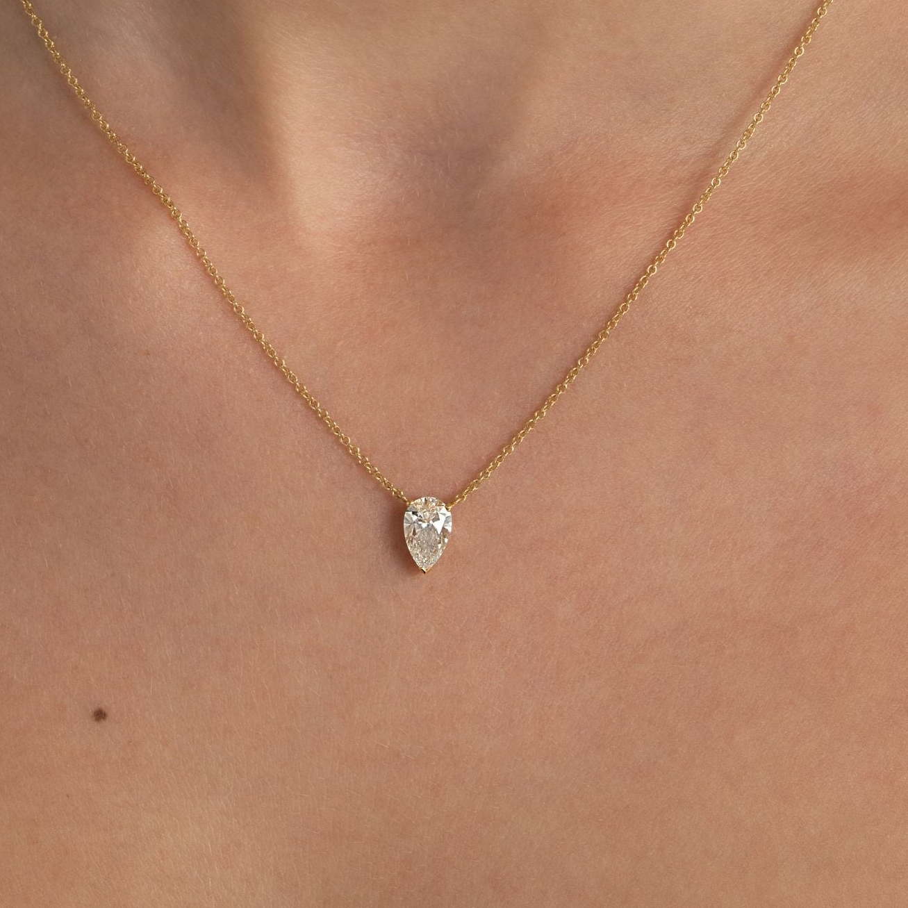 Pear diamond necklace