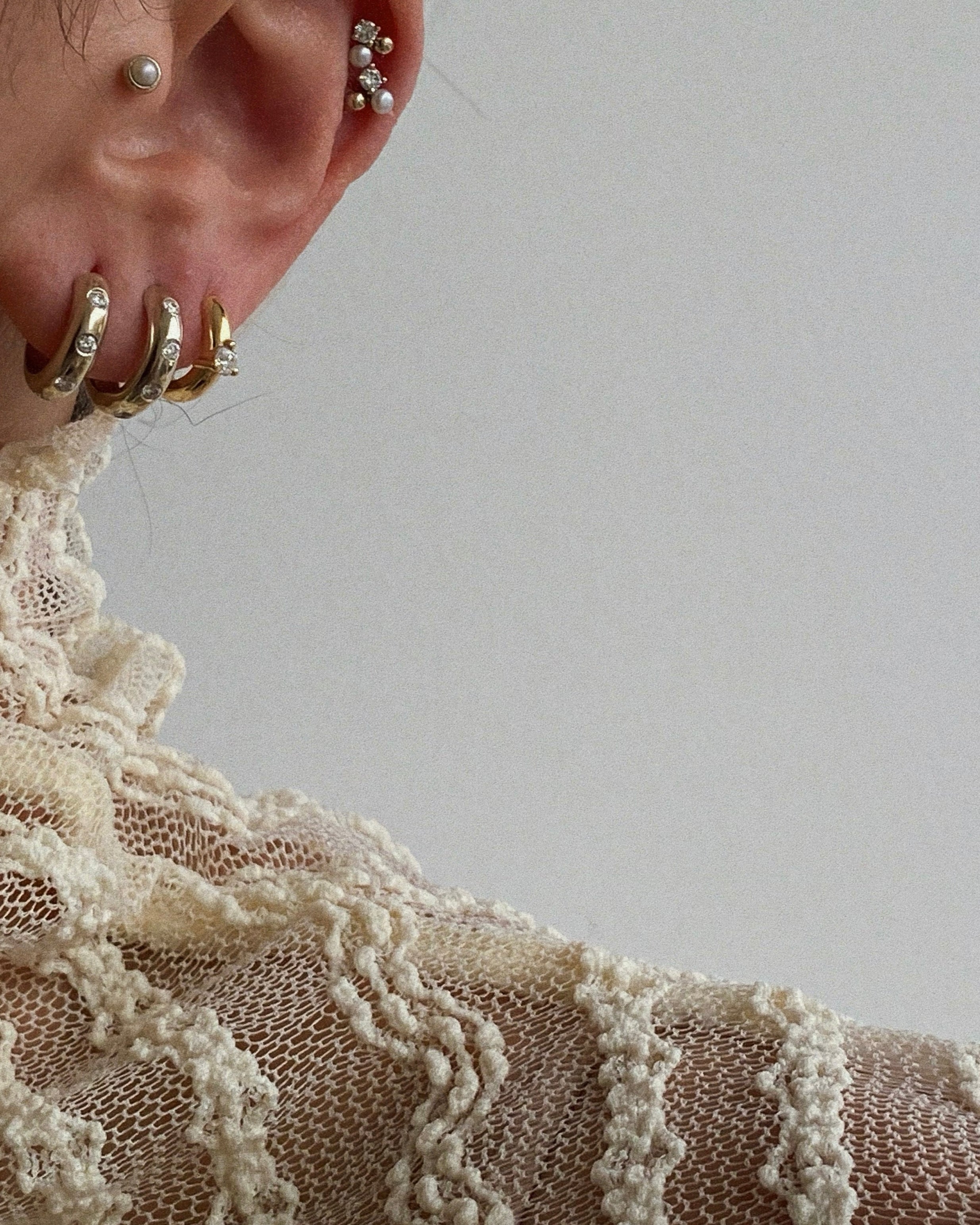 Shine In Circles On Ear