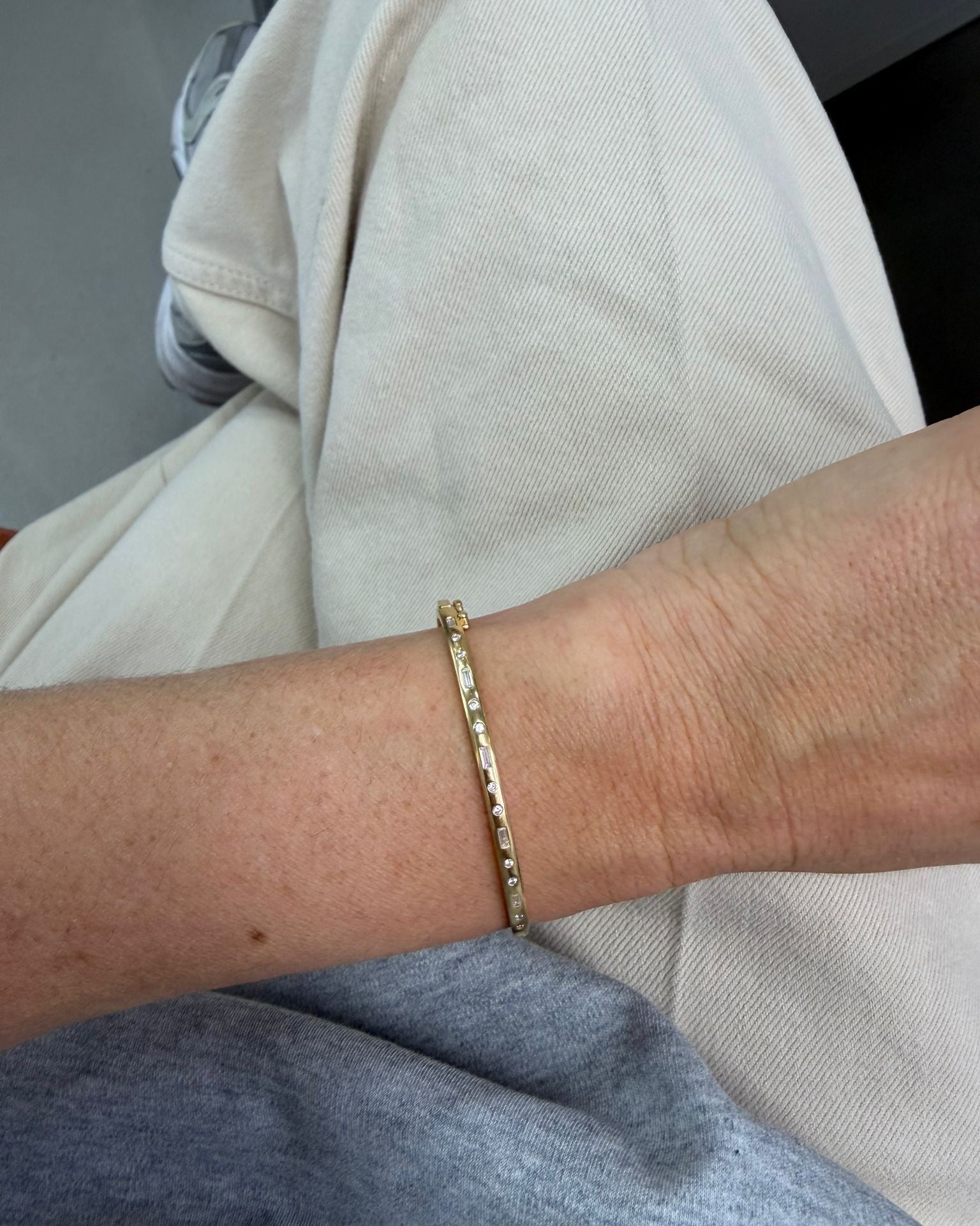 Straight LEVnARO Bangle  0.45 Carat | Sample Sale