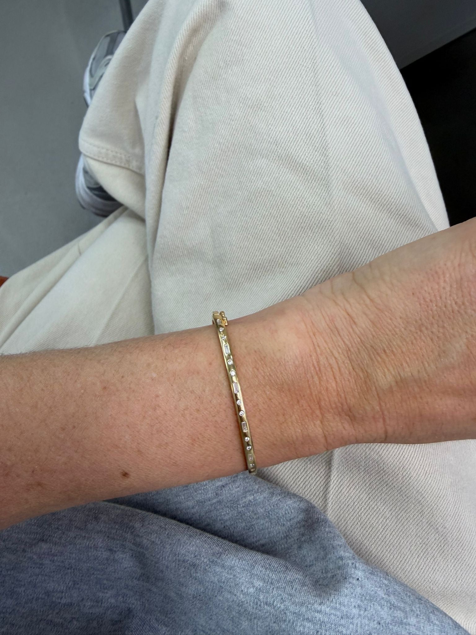 Straight LEVnARO Bangle  0.45 Carat | Sample Sale