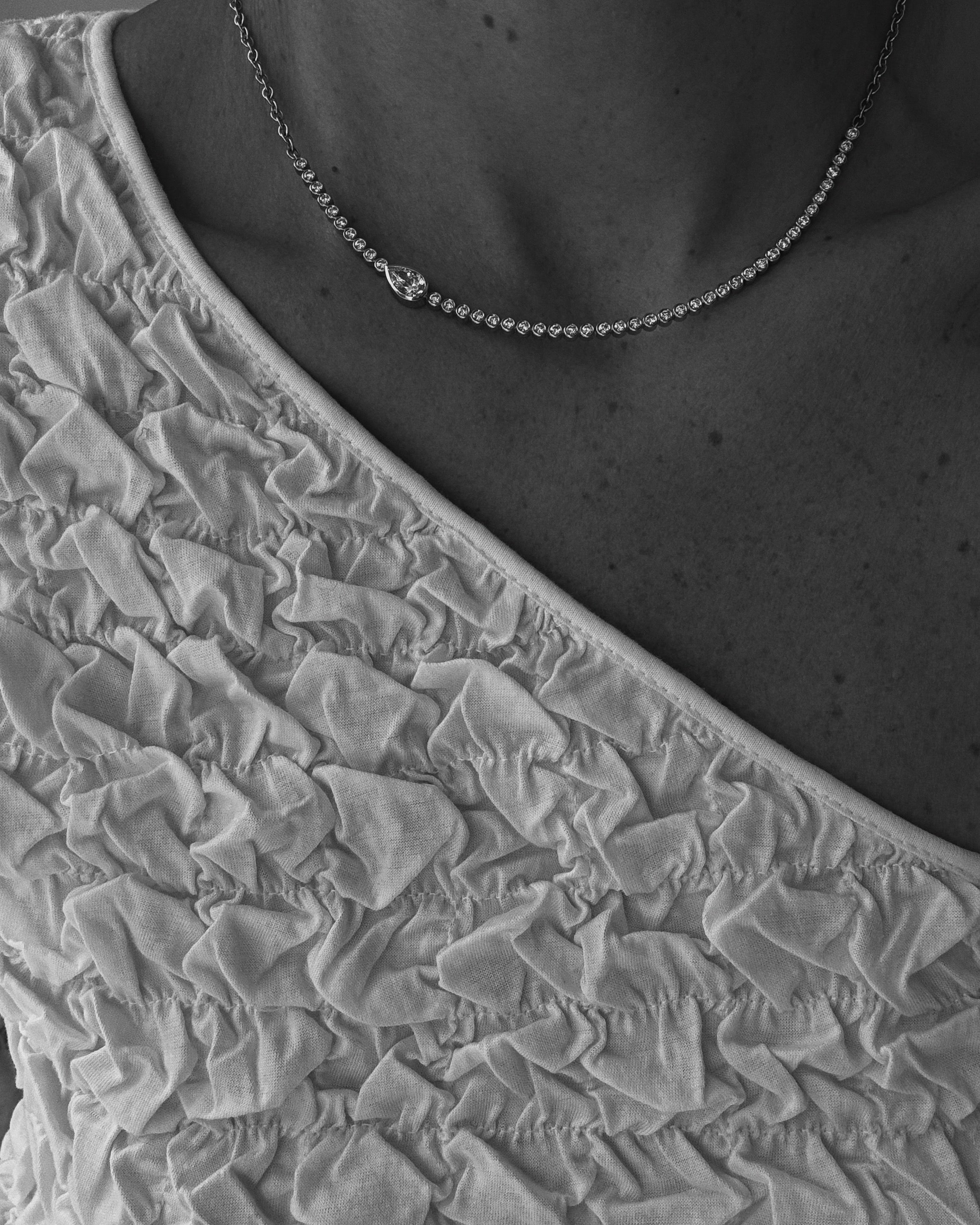 A neck piece line of bubbles with pear