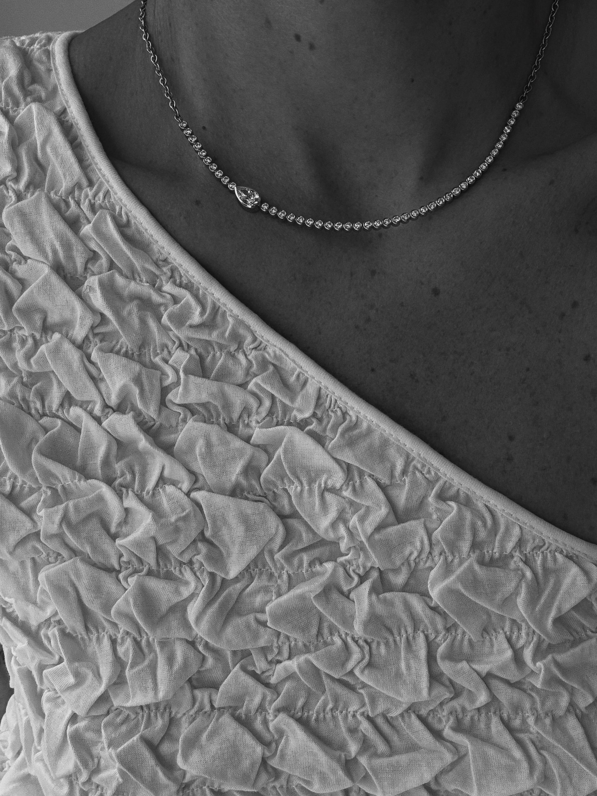 A neck piece line of bubbles with pear