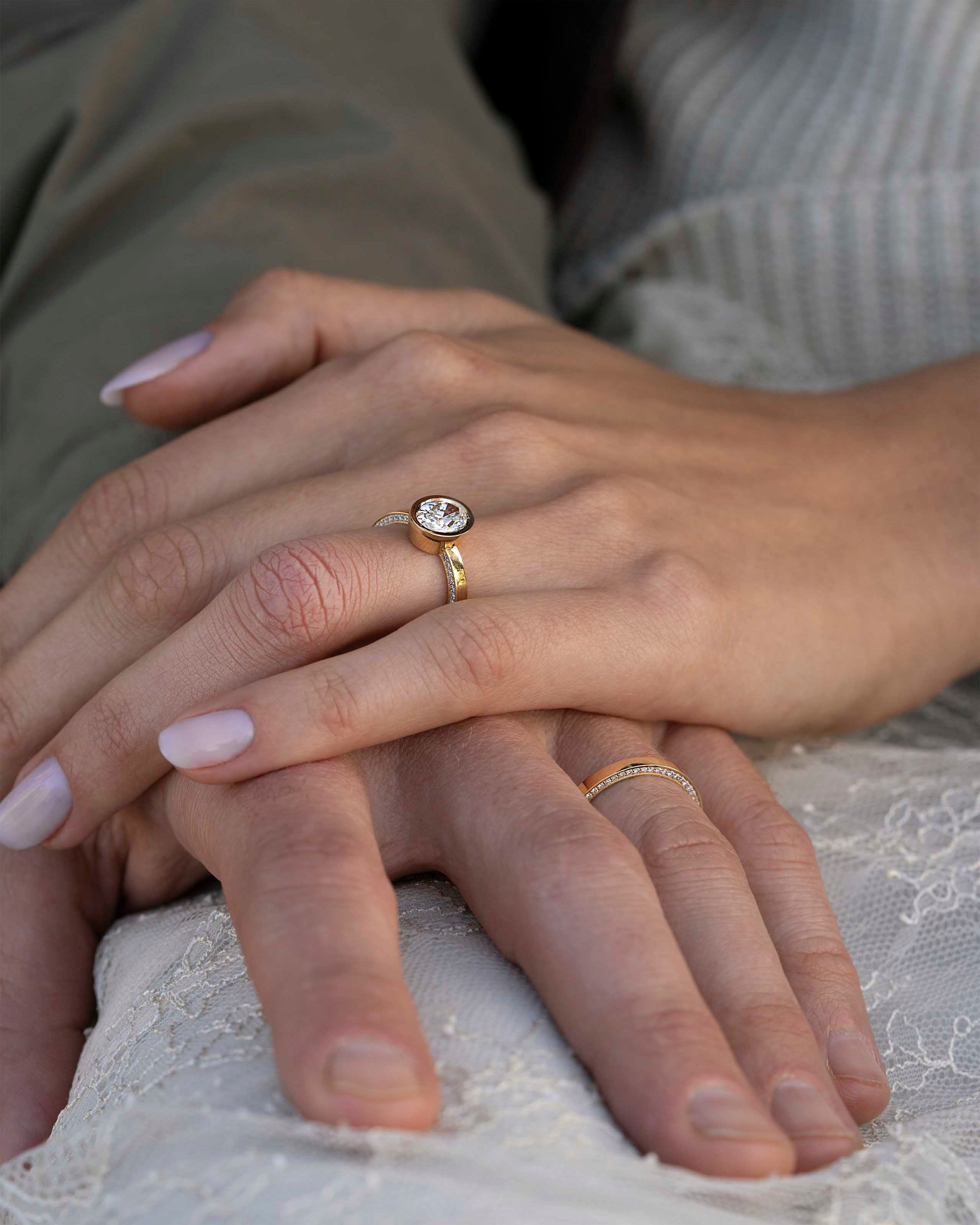 Framed Moment - Oval