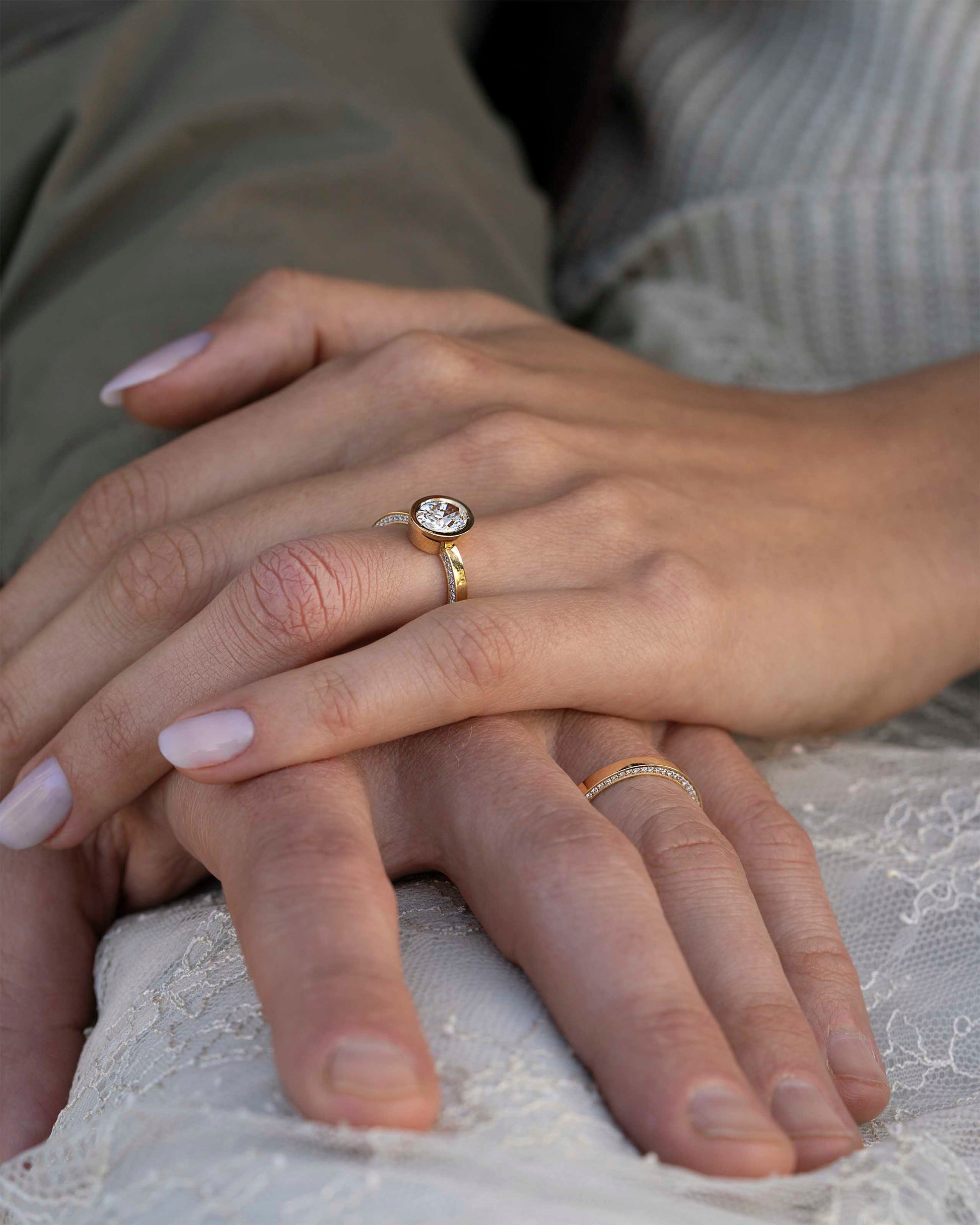 Framed Moment - Oval