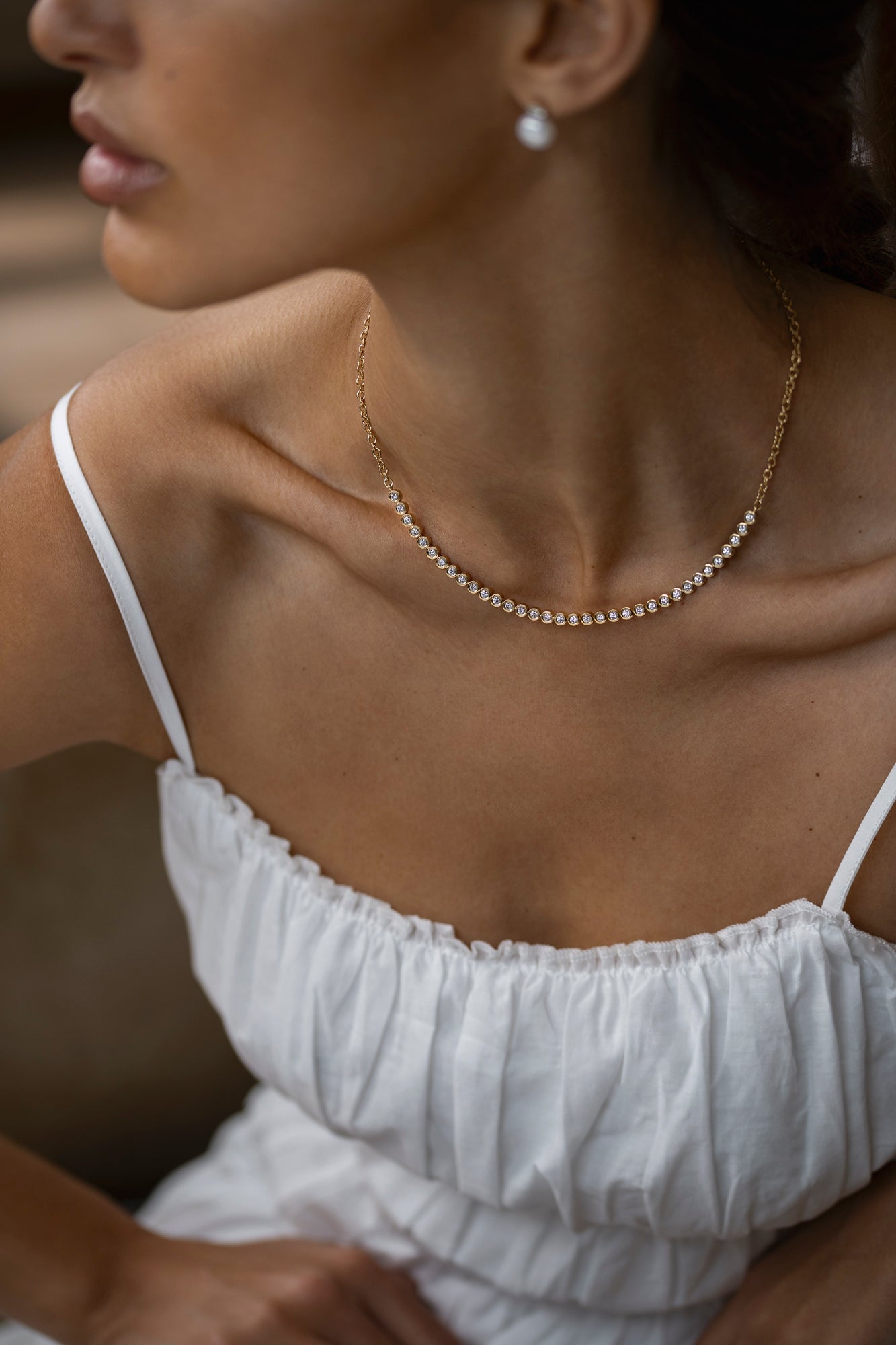 A neck piece line of bubbles