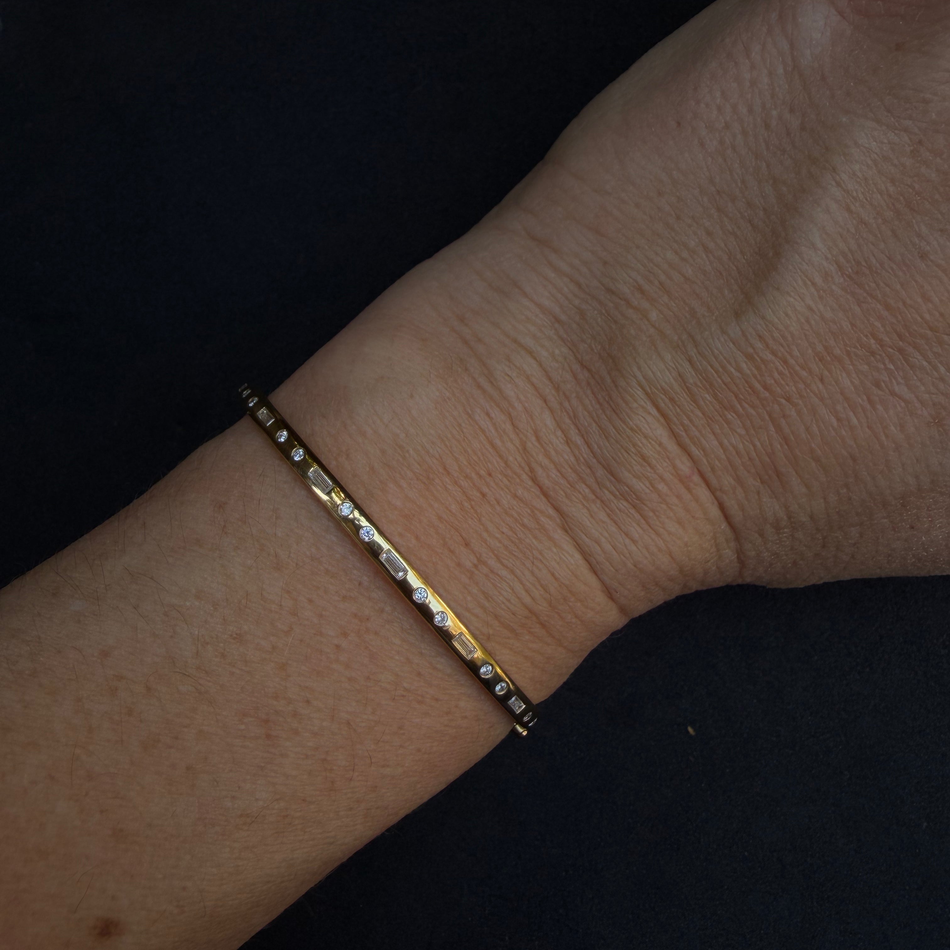 Straight LEVnARO Bangle  0.45 Carat | Sample Sale