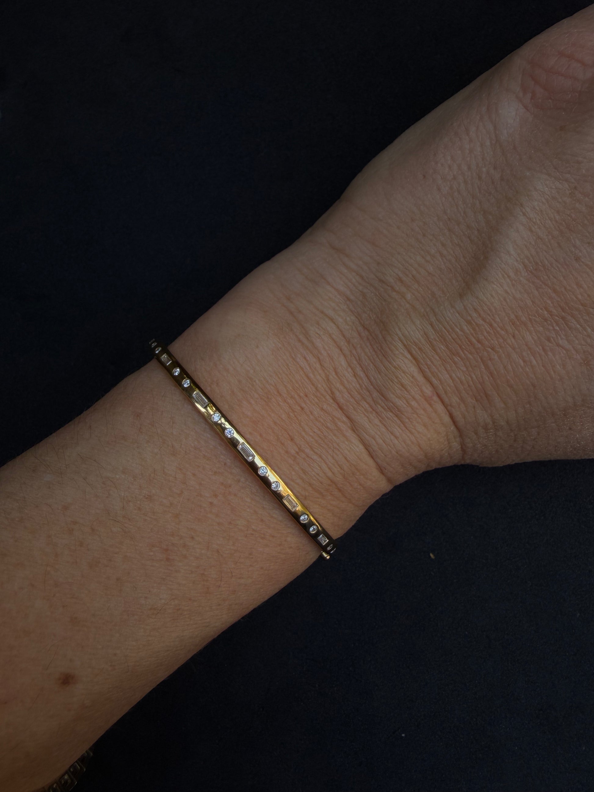 Straight LEVnARO Bangle  0.45 Carat | Sample Sale