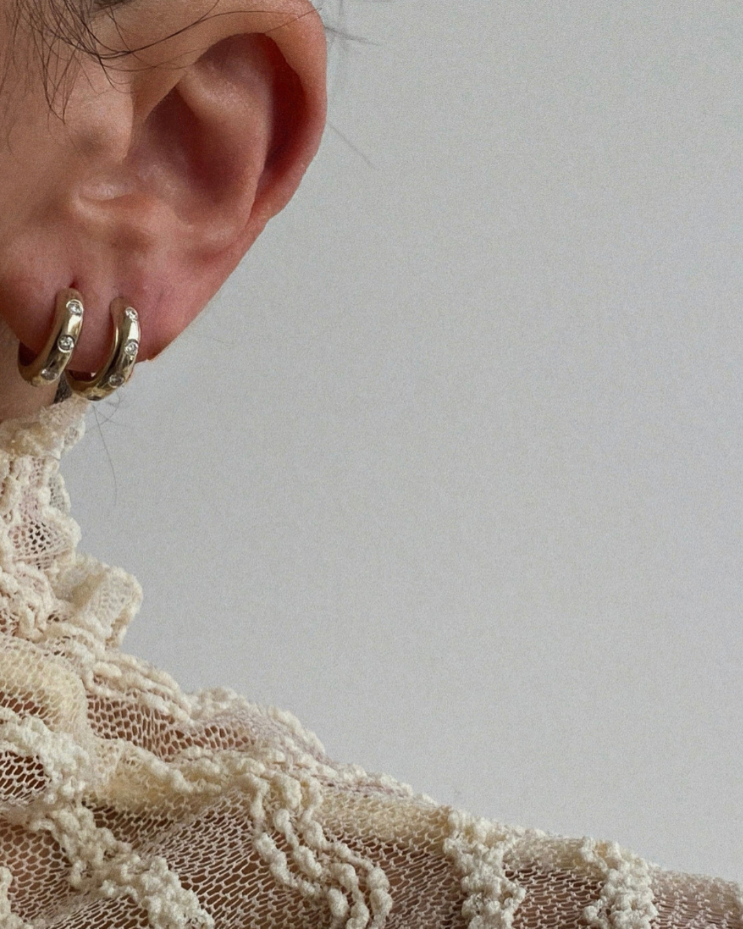 Shine In Circles On Ear