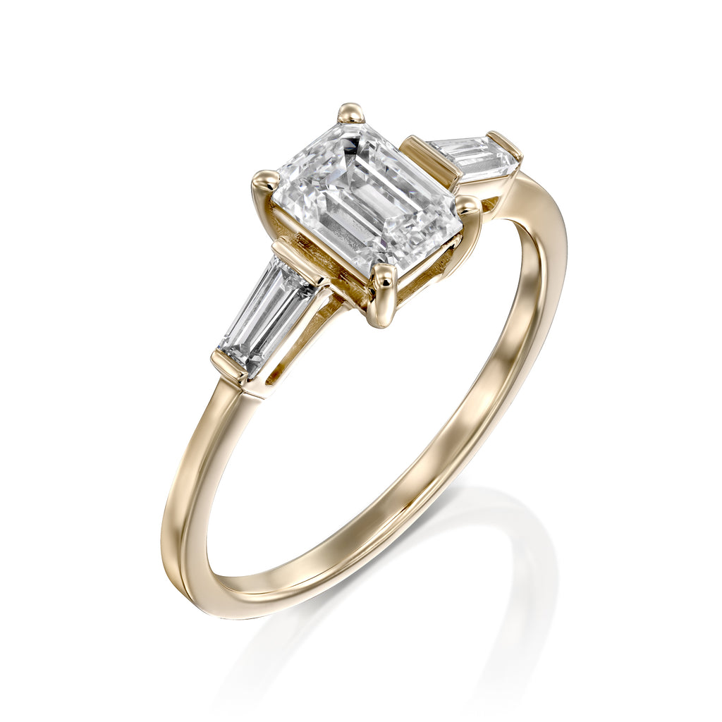 Emerald on tapers diamond ring טבעת יהלום מרכזי אמרלד טייפרס מרכזי