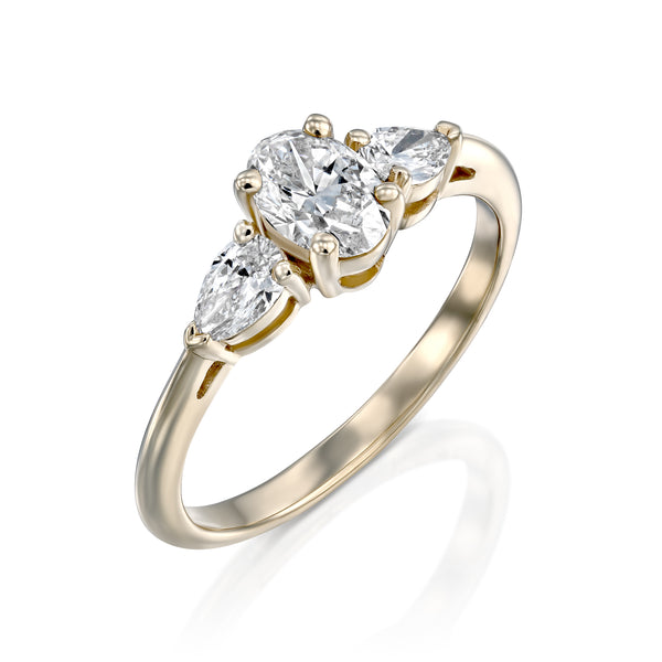 טבעת אובל יוקרתית משובצת יהלומים זהב gold diamond ring oval luxary