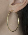 large thin hoop gold earing עגיל חישוק דק עגול זהב מעודן