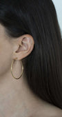 large thin hoop gold earing עגיל חישוק דק עגול זהב מעודן