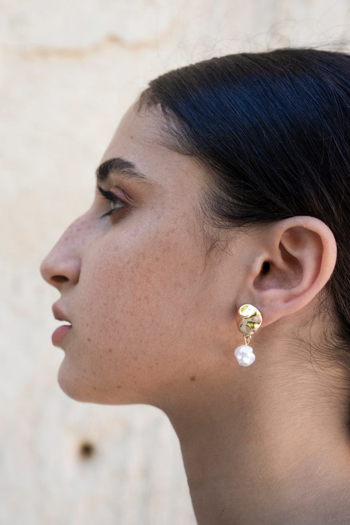 Emilia pearl earrings - levnaro - לבאנארו