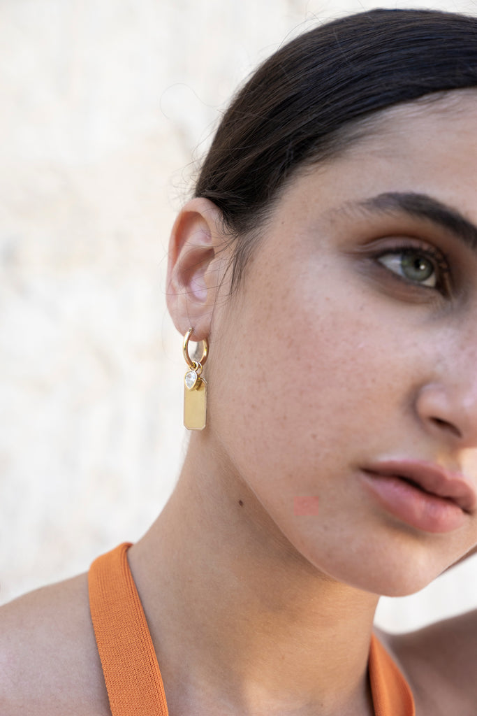 Golden plate pendant - levnaro - לבאנארו