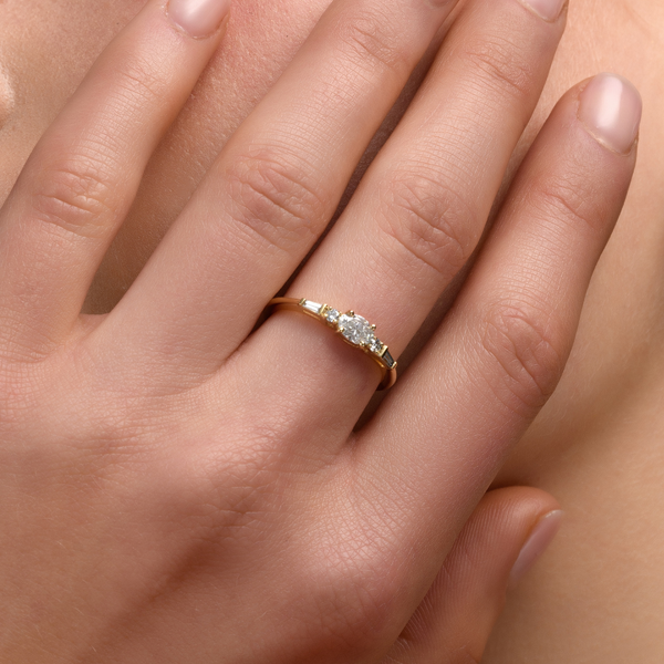טבעת יהלום אובל צידי זהב יוקרתי diamond gold oval ring side precious