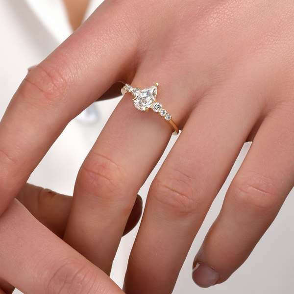 pear shaped diamond ring edge drop טבעת אירוסין מדורגת יהלום טיפה